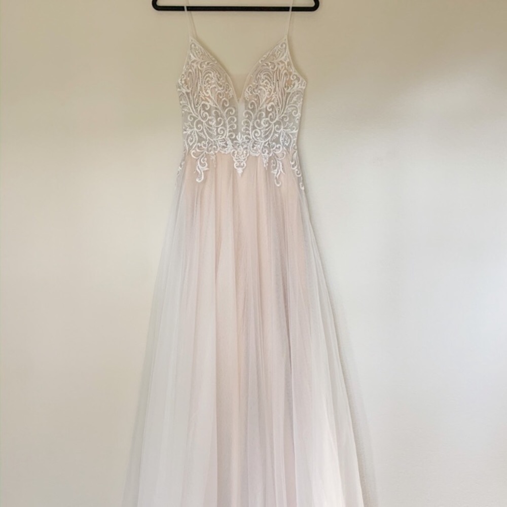 Lulu’s Wedding Dress - Picture 1 of 6